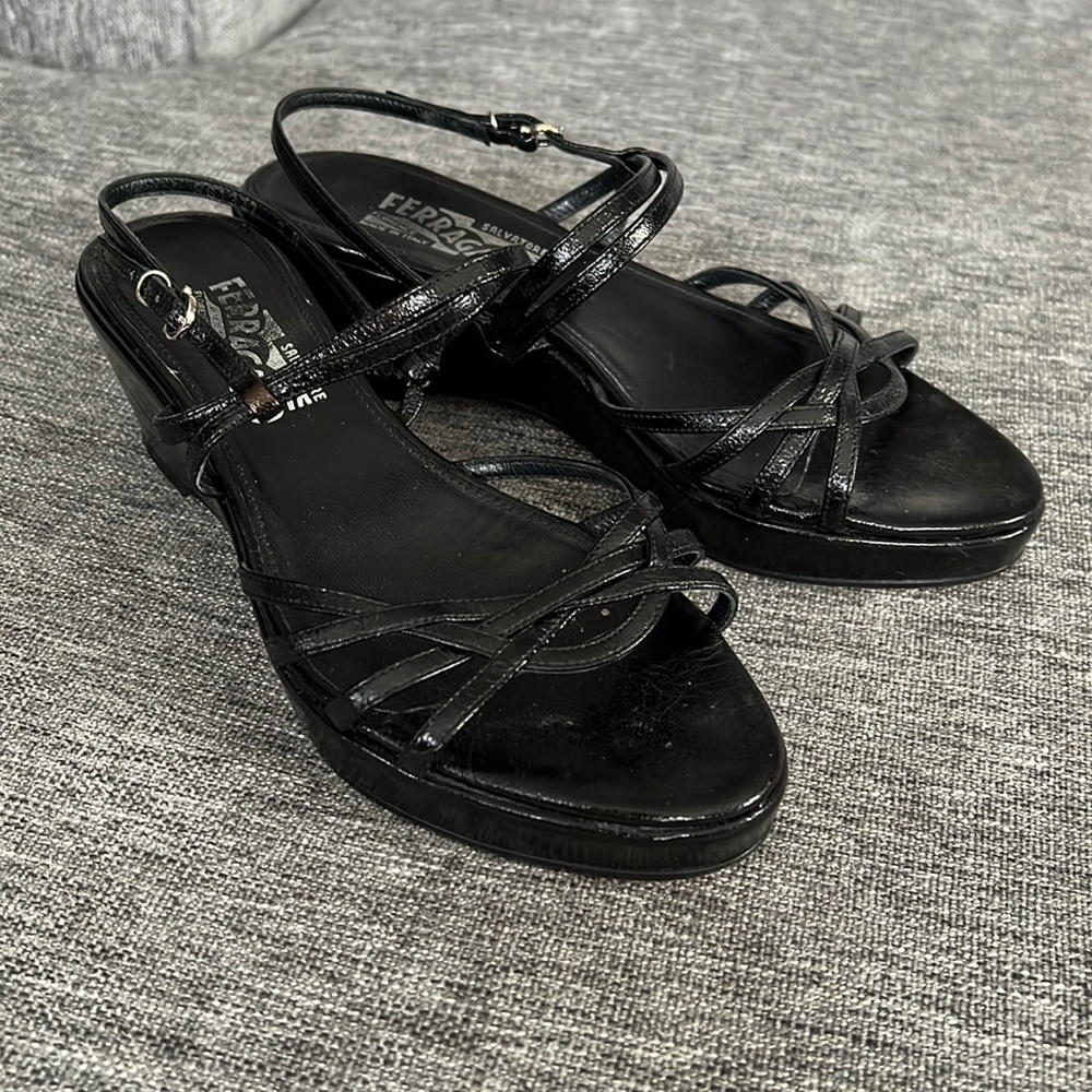 Women’s vintage Salvatore Ferragamo black leather sandals! Size 7B. Must have!!
